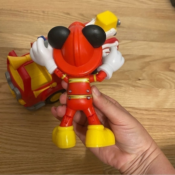 Disney Mickey Mouse Firetruck Engine Rescue Action Figure Red Yellow Kids Toy - Picture 4 of 9